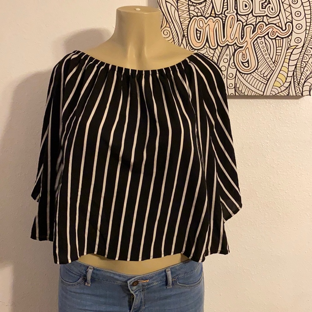 🎉🎉🎉🎉off the shoulders blouse 🎉🎉🎉